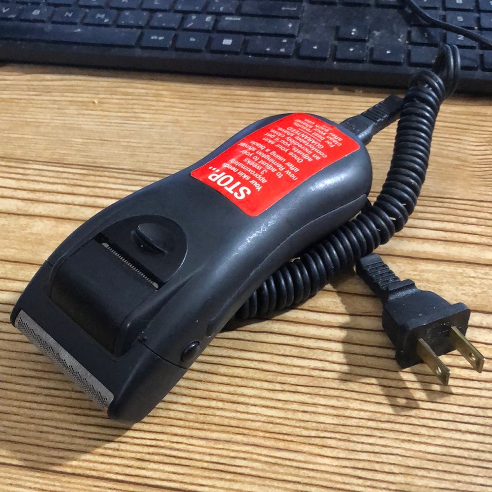 REMINGTON DA-57 ELECTRIC SHAVER, CORD OPERATION ONLY.